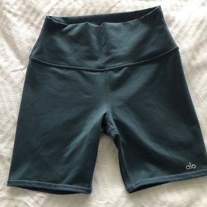 Alo size small 6” high waist biker shorts